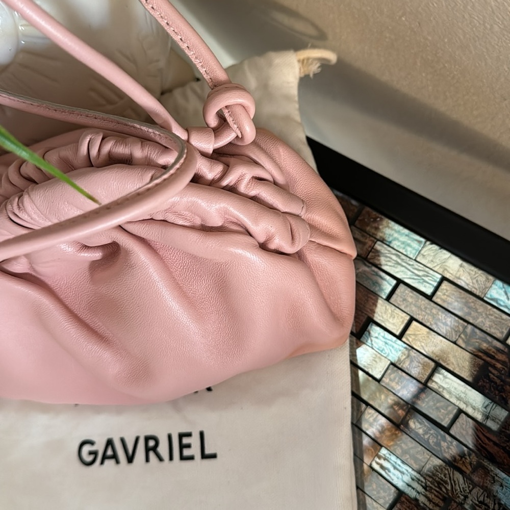 ManSur Gavriel Mini Cloud Leather Clutch
Mansur Gavriel - Picture 3 of 15